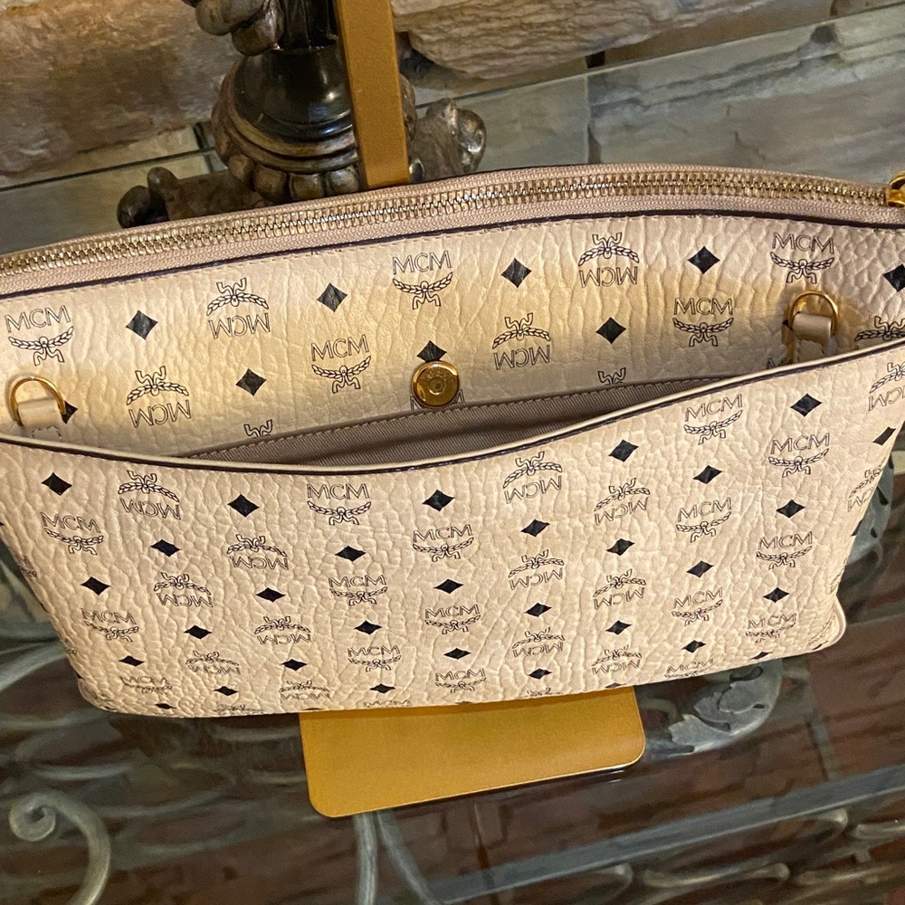 MCM Tan Visetos Rare Rabbit Limited Edition Medium Size Clutch - Picture 7 of 13
